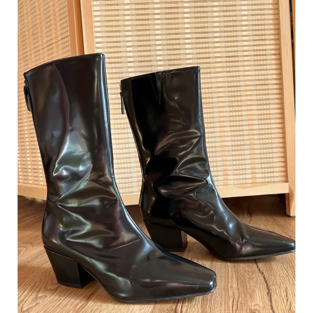 About Arianne Boots